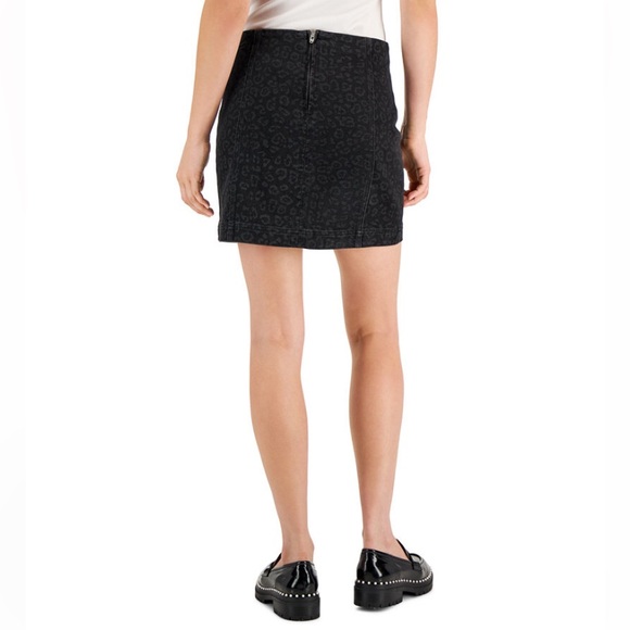 TINSELTOWN Juniors' Seamed Mini Skirt - Picture 2 of 5